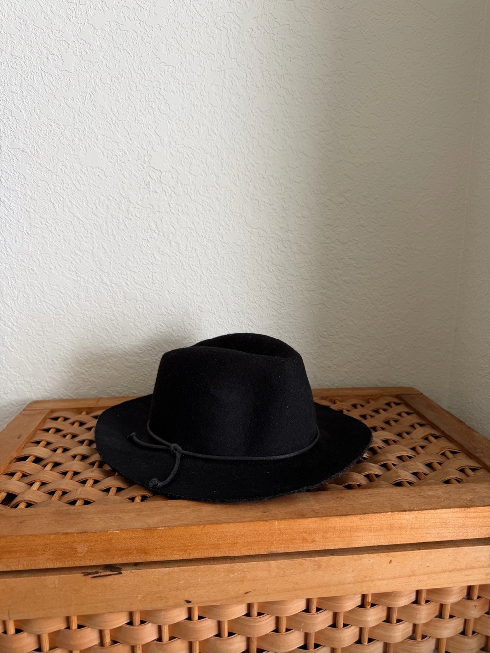 Womens's Black Felt Rancher Hat - Classic Wide Brim